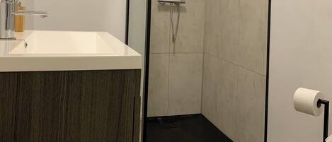 Toallas y papel de baño