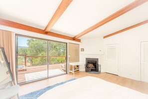 5 bedrooms, desk, iron/ironing board, free WiFi