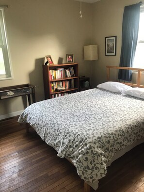 3 bedrooms, in-room safe, iron/ironing board, free WiFi