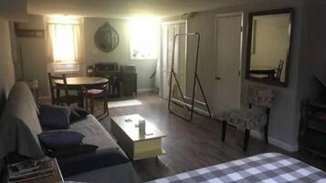 3 bedrooms, in-room safe, iron/ironing board, free WiFi