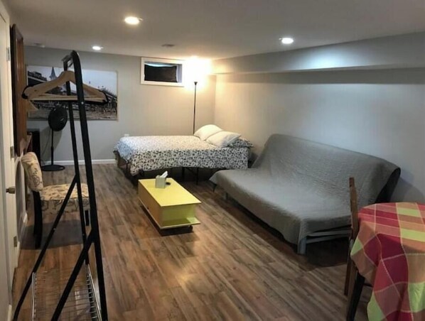 3 bedrooms, in-room safe, iron/ironing board, free WiFi
