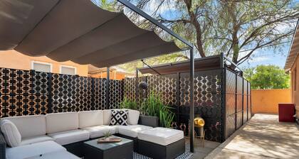 Dreamy, Monochromatic Studio! Close to UofA! Walk to campus/4th ave/downtown!
