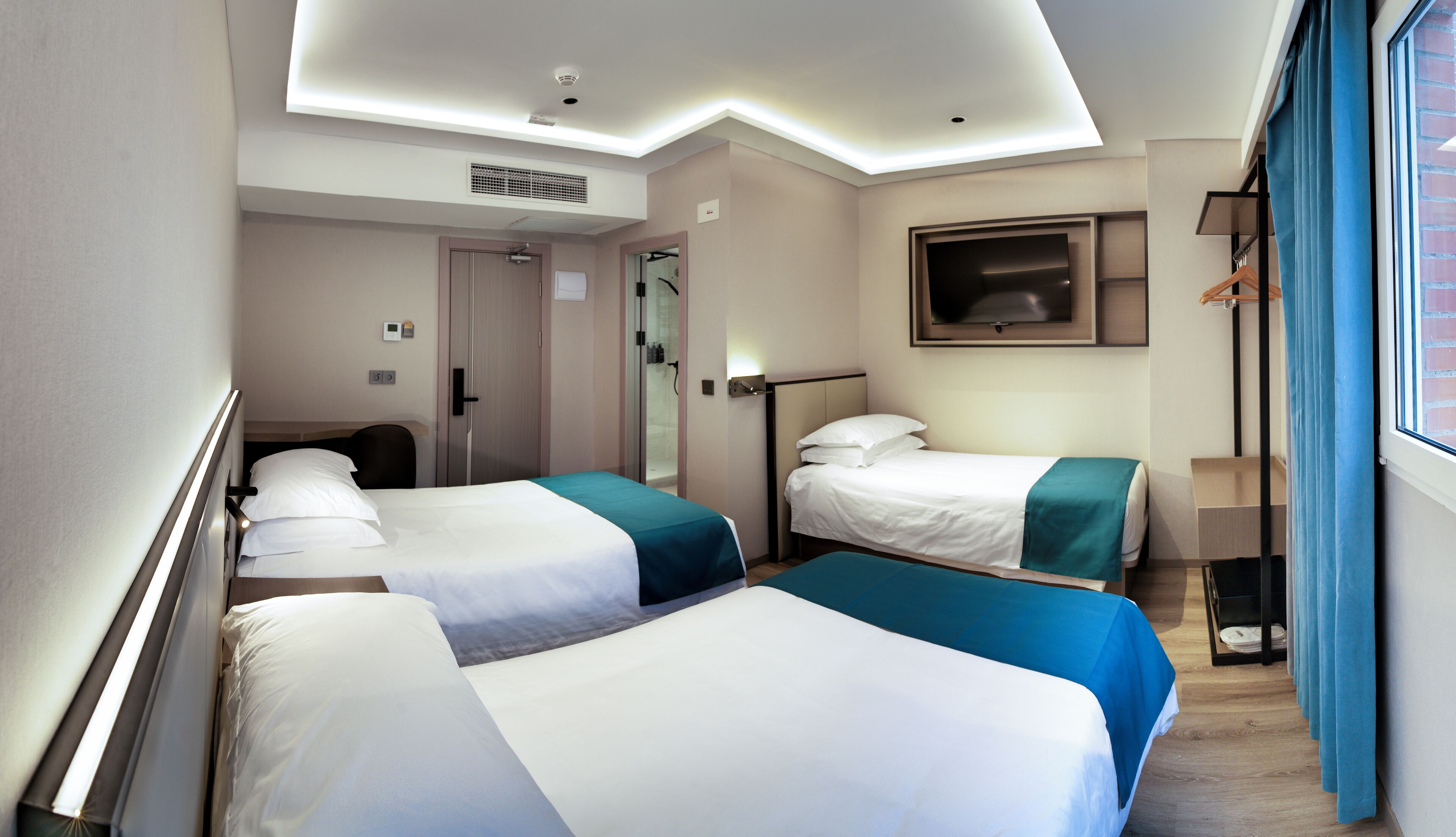 Standard Triple Room | In-room safe, blackout curtains, soundproofing, free WiFi