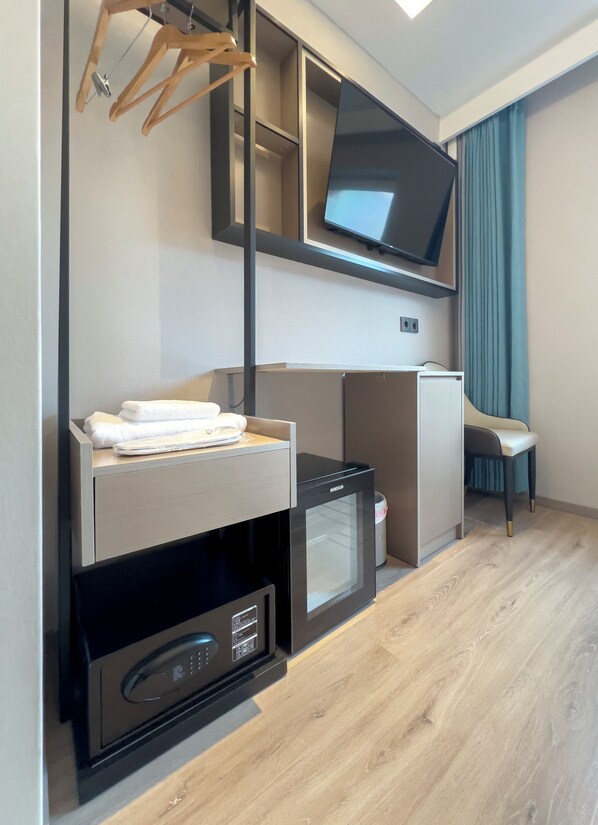 In-room safe, blackout drapes, soundproofing, free WiFi