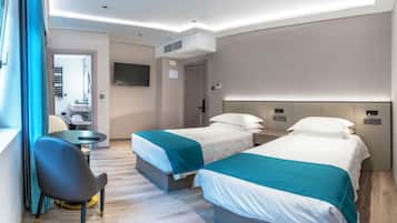 Habitación básica con 2 camas individuales | Caja fuerte, cortinas opacas, sistema de insonorización y wifi gratis