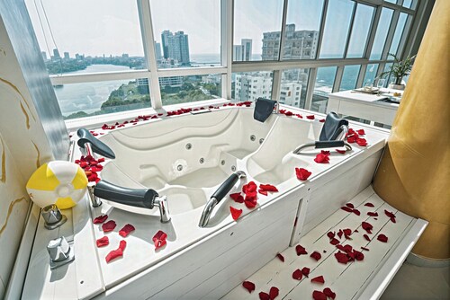 Exclusive Duplex Penthouse with Private Jacuzzi