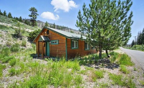 Stunning Log Cabin Close to Panguitch Lake