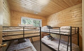 5 chambres, lit parapluie, Wi-Fi, draps fournis