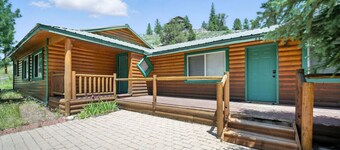 Stunning Log Cabin Close to Panguitch Lake