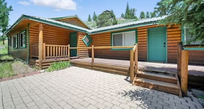Stunning Log Cabin Close to Panguitch Lake
