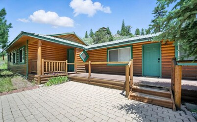 Stunning Log Cabin Close to Panguitch Lake