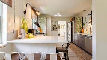 Micro-ondes, four, plaque de cuisson, lave-vaisselle