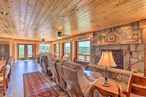 Interior - Black Hills 8-bedroom resort with VIEWS, Privacy, Tranquil, Wind Cave, Game room (HOT SPRINGS)