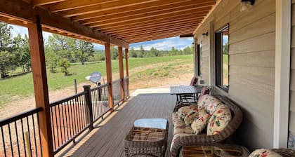 Black Hills 8-bedroom resort with VIEWS, Privacy, Tranquil, Wind Cave, Game room