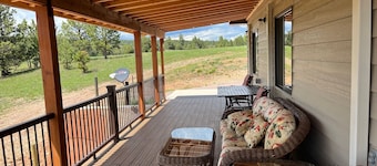 Black Hills 8-bedroom resort with VIEWS, Privacy, Tranquil, Wind Cave, Game room