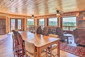 Interior - Black Hills 8-bedroom resort with VIEWS, Privacy, Tranquil, Wind Cave, Game room (HOT SPRINGS)