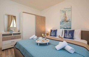 6 bedrooms, iron/ironing board, travel cot, free WiFi