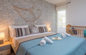 6 bedrooms, iron/ironing board, travel crib, free WiFi