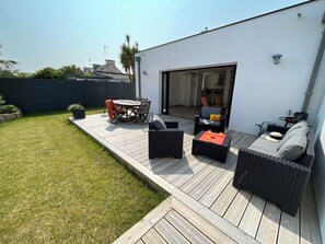 Outdoor dining - "Au bout de la dune" your vacation home near the beach (Île-Tudy)