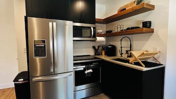 Four à micro-ondes, un four, surface de cuisson