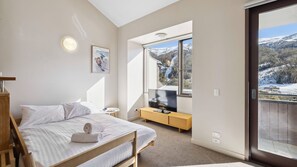 1 bedroom, iron/ironing board, bed sheets