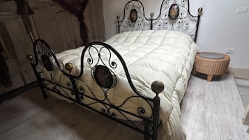 1 Schlafzimmer, Zimmersafe, Schreibtisch, Bügeleisen/Bügelbrett