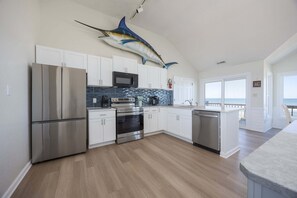Fridge, microwave, oven, stovetop - 7674- The Sweet Escape, 2026 Luxury Reno: Oceanfront Pool & Hot Tub (Avon)