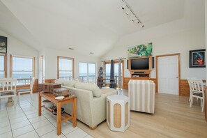 Téléviseur, table de ping-pong