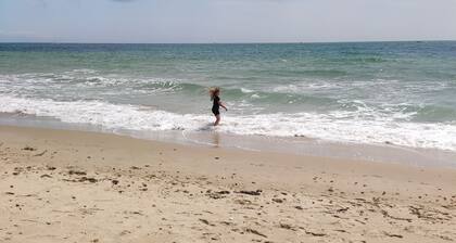 3-8 guests, wi-fi,parking, beach, river,golf courses, hospital, airport, shops