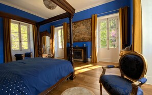 Acesso à internet, roupa de cama