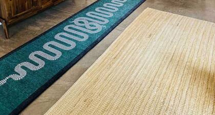 Spacious Design Loft/Railyard Distr; soaking tub