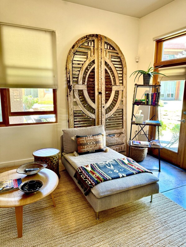 Interior - Spacious Design Loft/Railyard Distr; soaking tub (Santa Fe)