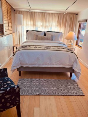 2 bedrooms, desk, iron/ironing board, WiFi
