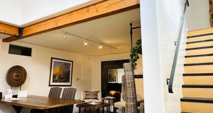 Spacious Urban Design 2 story Loft w/ Yoga/meditation space; Railyard District