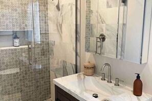 Hair dryer - NM Farmhouse Sanctuary w/soaking rm 1 acre private (Santa Fe)