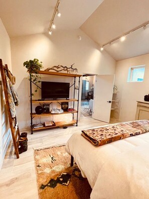 1 bedroom, desk, iron/ironing board, WiFi