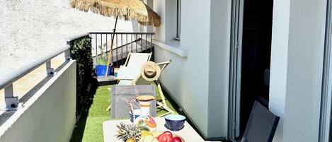 تناول الطعام بالخارج