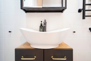 Ducha, toallas, jabón, shampoo