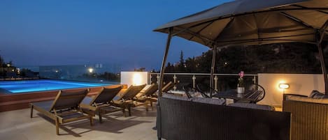 تناول الطعام بالخارج