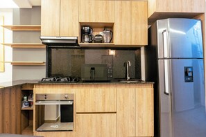 Microondas, parrilla de estufa y lavavajillas 