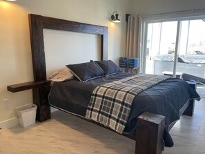 8 bedrooms, iron/ironing board, WiFi, bed sheets