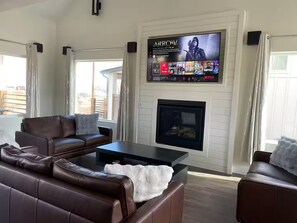 TV, fireplace