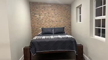 4 slaapkamers, een strijkplank/strijkijzer, wifi, beddengoed