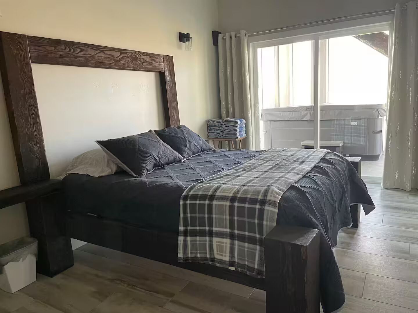 4 室のベッドルーム、アイロン / アイロン台、WiFi、ベッドシーツ