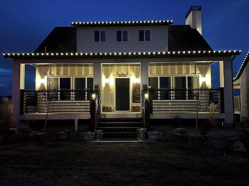 Luxury Farm Home @ Stoney Farms w/ Private Hot Tub