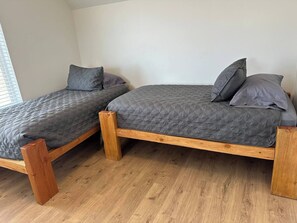 2 chambres, fer et planche à repasser, Wi-Fi, draps fournis