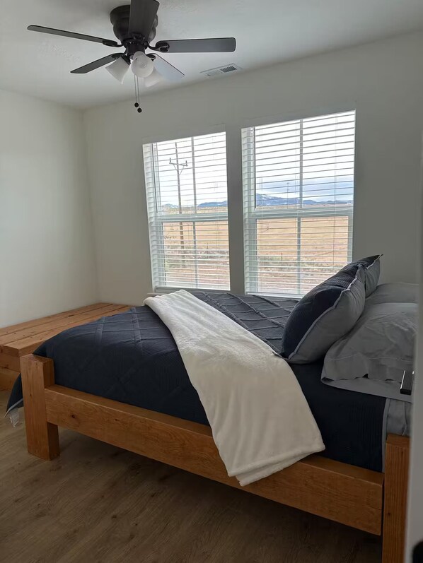 2 chambres, fer et planche à repasser, Wi-Fi, draps fournis