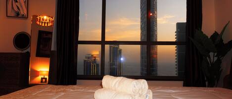 2 عدّة غرف نوم ومكواة/لوح كي وواي فاي وملاءات أسرّة