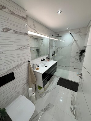 HandtĂŒcher, Seife, Toilettenpapier
