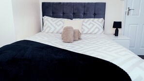 2 slaapkamers, een strijkplank/strijkijzer, wifi, beddengoed